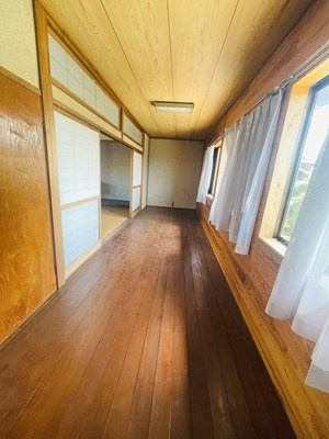 忠見貸家　の内装|明るい室内です