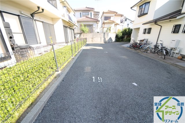 タウンハウス高町の駐車場