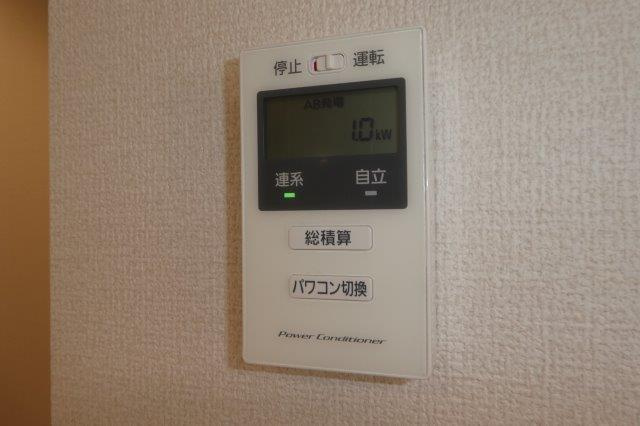 総社市小寺のアパートの設備|太陽光発電メーター