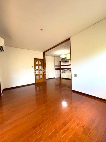 岩出相谷戸建の居間・リビング