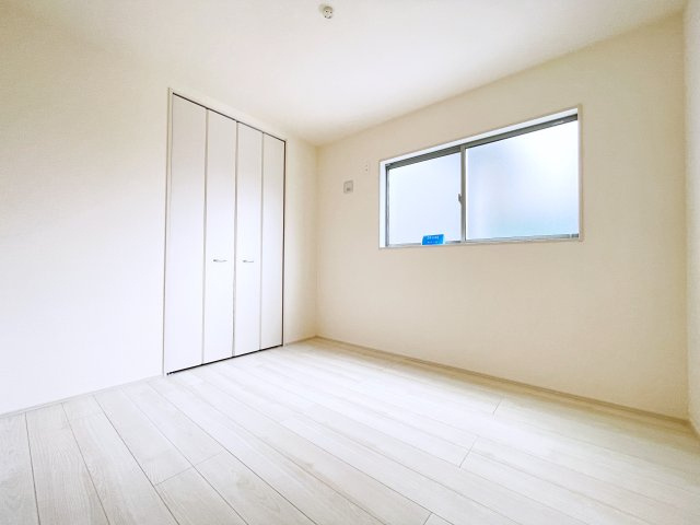 新築戸建・建売　太田市第4鳥山上町　Livele Garden　全2棟　の洋室|白を基調とした内装は空間を広く見せナチュラルで洗練された印象を与えます♪