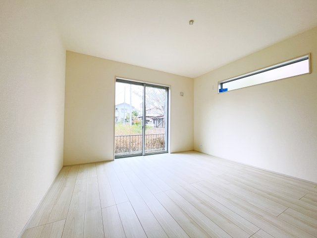 新築戸建・建売　太田市第4鳥山上町　Livele Garden　全2棟　の洋室|2面採光で陽射しがたっぷり差し込む明るい洋室です！