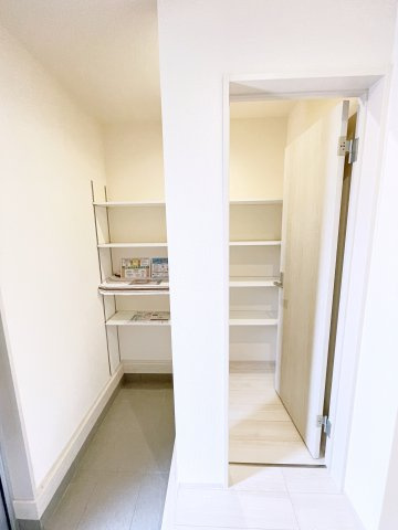 新築戸建・建売　太田市第4鳥山上町　Livele Garden　全2棟　の収納|靴やアウトドア用品などをたっぷり収納でき、玄関まわりがすっきりします！