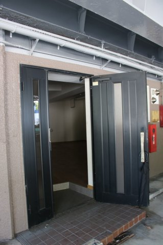 田辺ビューローヒルズⅡの玄関