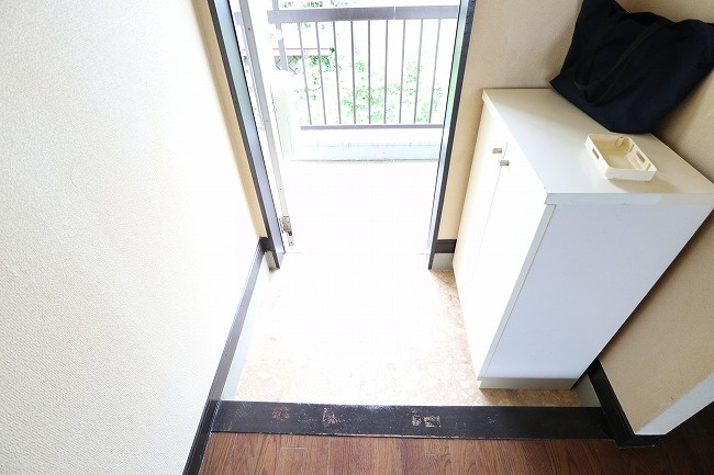 メゾン梨花の玄関|写真は同建物の別部屋を参考に掲載しております。