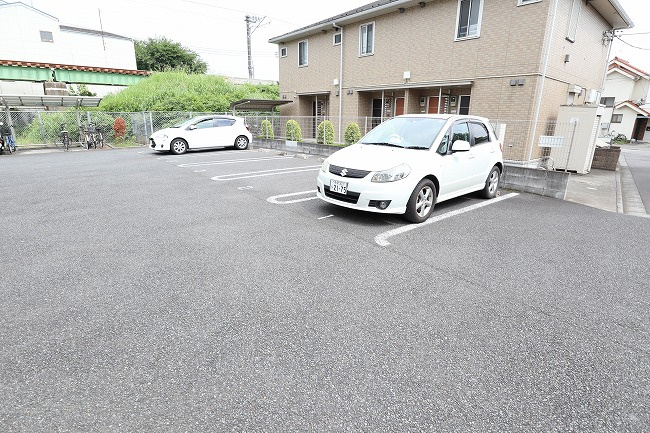 メゾン梨花の駐車場