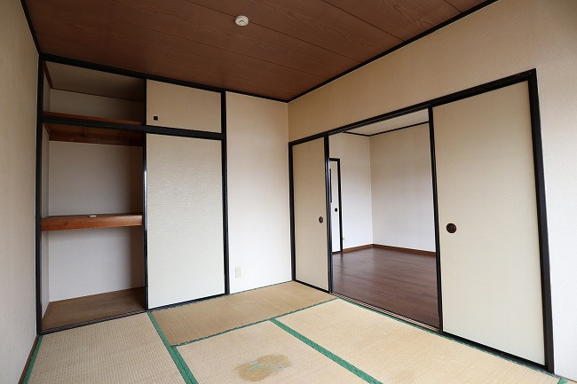 メゾン梨花の寝室|写真は同建物の別部屋を参考に掲載しております。