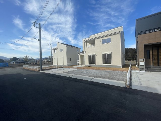 【前面道路含む現地写真】 | 寄居町露梨子　Livele Garden.s　新築戸建　全8棟　2号棟 | 12/1撮影