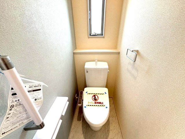 リーブルガーデン　安八郡安八町西結　全３区画分譲のトイレ|超表面平滑加工とイオンパワーの「セフィオンテクト」加工で、汚れが付きにくく落ちやすい仕様で清潔です。
便器にフチがないので汚れが隠れて見えない部分がありません。お手入れがとってもラクラクです。