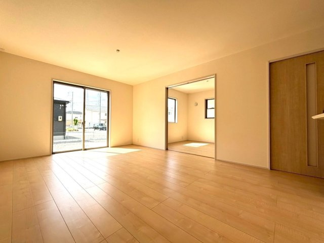 リーブルガーデン　安八郡安八町西結　全３区画分譲の居間・リビング|明るい日差しをふんだんに取り込んだリビングダイニングは家族の笑顔につつまれた素敵な空間になります。