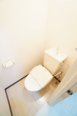 【トイレ】 | レジデンス齊藤 | ※同物件・反転タイプの写真です。