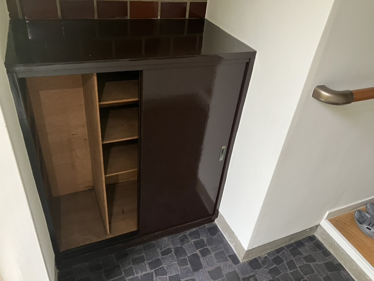 竹味マンションの玄関