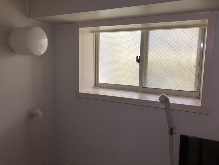 竹味マンションの浴室|お風呂に窓があります