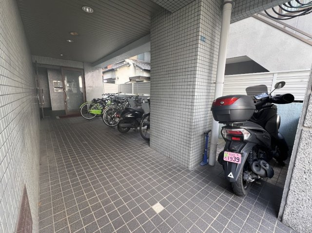 ガーデンハイツ港陽の駐車場|駐輪場