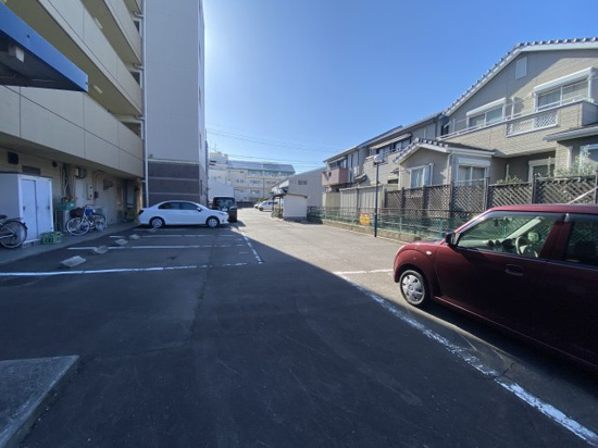 第２桔梗ビルの駐車場|駐車場です