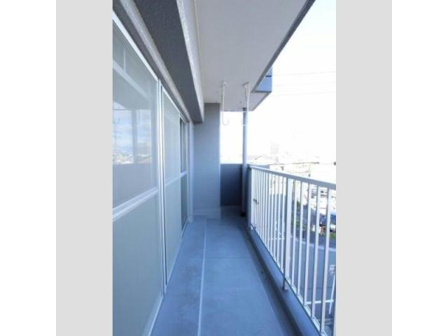 第6グランドハイツ服部のバルコニー|お洗濯にも便利なバルコニー付き