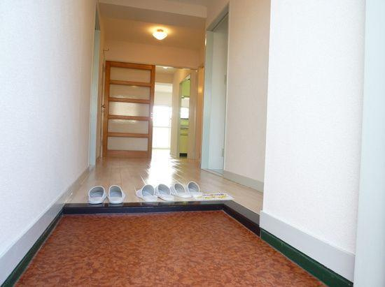 第五西垣ハイツの玄関