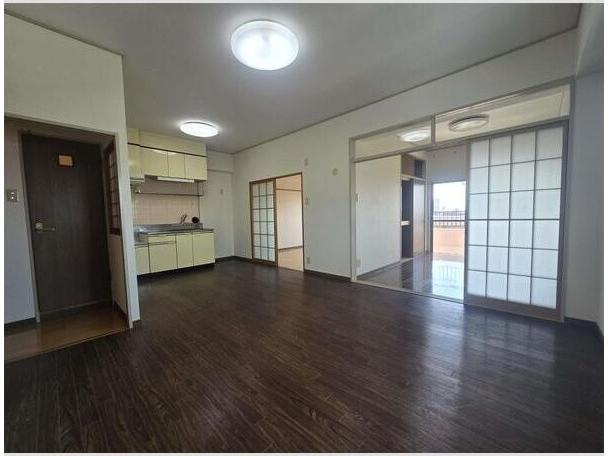 グランド三栄の居間・リビング