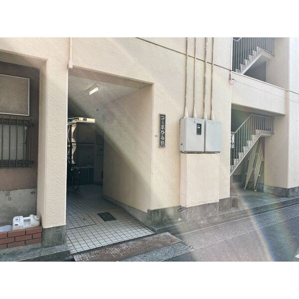 コーポひら野のエントランス