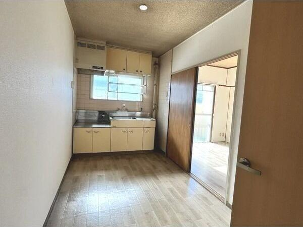 コーポひら野の居間・リビング