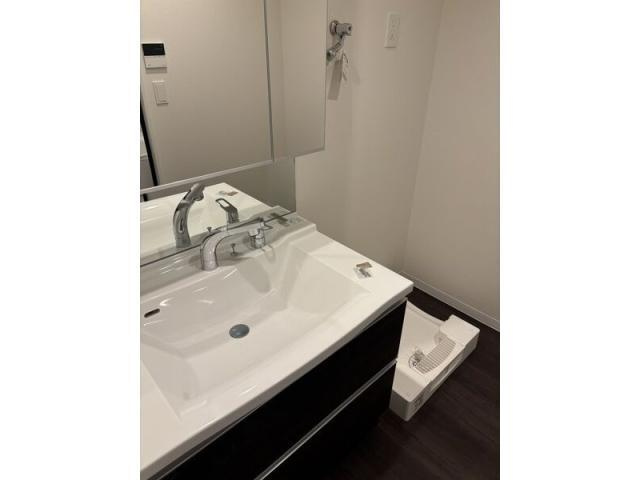 さくらHills ROKUBAN Platinum Residenceの洗面所|コンパクトで使いやすい洗面所