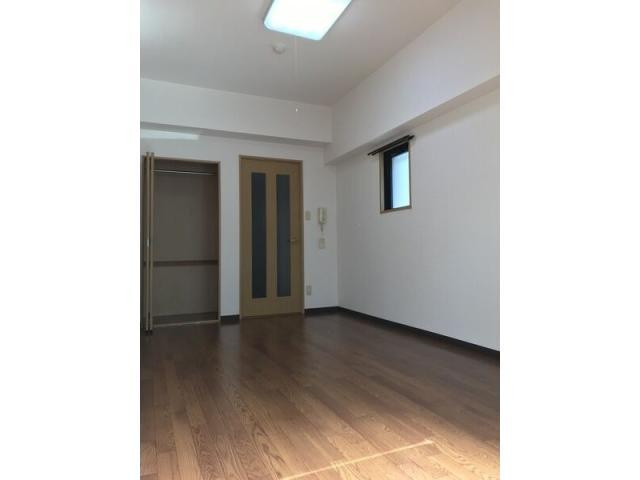 アスティオス港楽の居間・リビング|こちらの居間で趣味の時間をお楽しみください