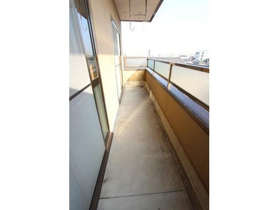 第５グランドハイツ鬼頭のバルコニー|落ち着いた時間を過ごせるバルコニーです