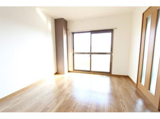 第５グランドハイツ鬼頭の寝室|落ち着いた色調の寝室です