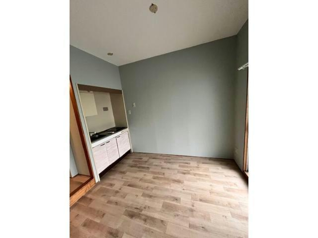 MOWAビルの居間・リビング