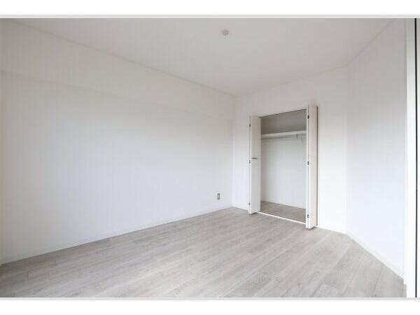 高杉ハイツ丹羽の洋室