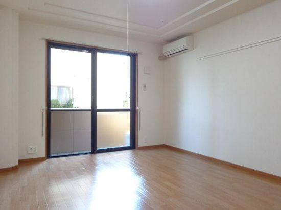 ルーエンハイム切戸の居間・リビング|こちらのリビングで趣味の時間をお楽しみください