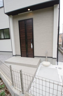 【玄関】 | 【仲介手数料無料！！】日野市新町２丁目　新築戸建て（全7棟）2号棟　4880万円