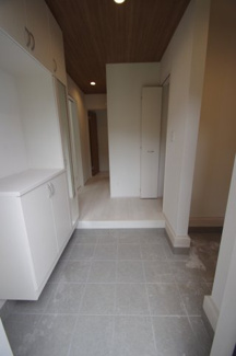 【玄関】 | 【仲介手数料無料！！】日野市新町２丁目　新築戸建て（全7棟）2号棟　4880万円