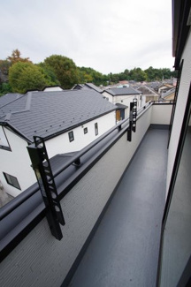 【バルコニー】 | 【仲介手数料無料！！】日野市新町２丁目　新築戸建て（全7棟）2号棟　4880万円