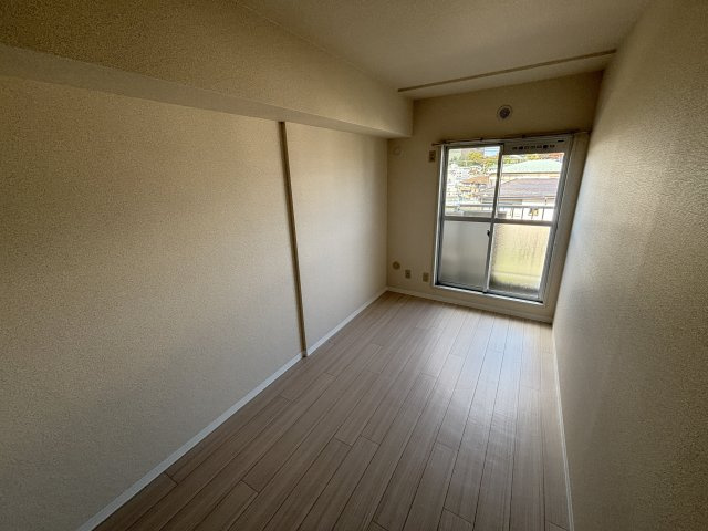 コウジィーコートの洋室