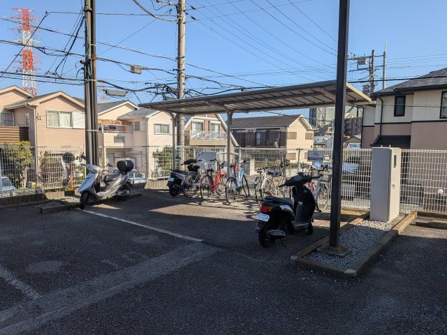 コウジィーコートの駐車場