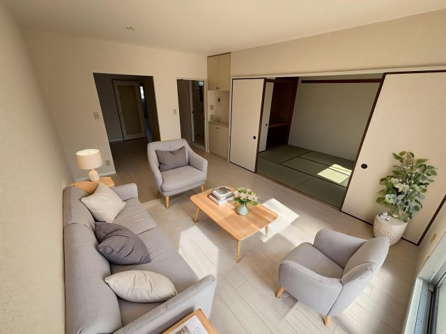 コウジィーコートの居間・リビング|家具・家電はイメージになります。