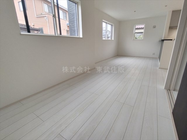 【居間・リビング】 | 志木市柏町第１ | こちらの16.7帖のリビングで趣味の時間をお楽しみください