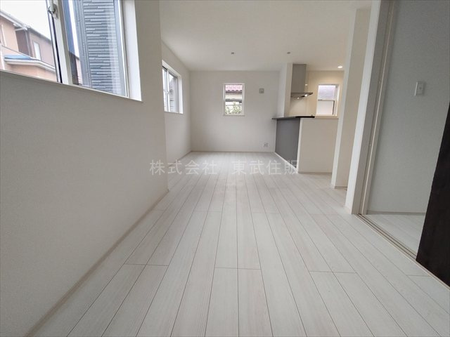 【居間・リビング】 | 志木市柏町第１ | 開放感があり日当たり良好です