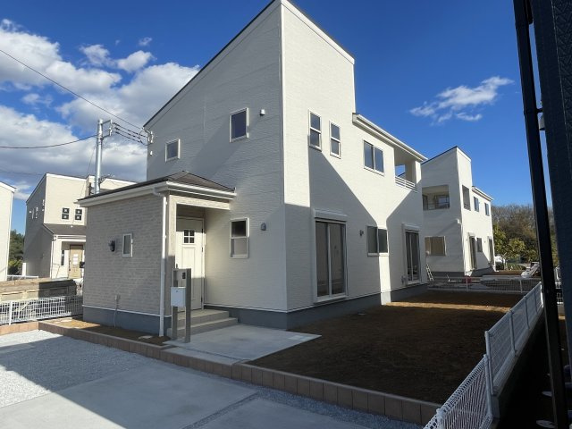 【前面道路含む現地写真】 | 寄居町露梨子　Livele Garden.s　新築戸建　全8棟　5号棟 | 10/12撮影