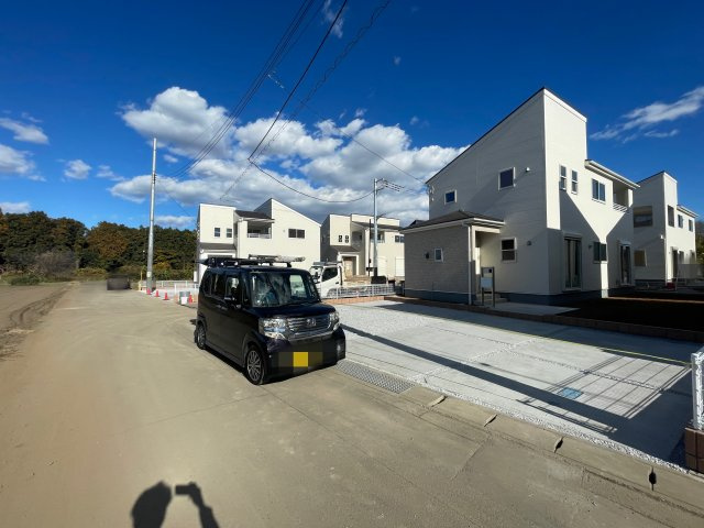【前面道路含む現地写真】 | 寄居町露梨子　Livele Garden.s　新築戸建　全8棟　5号棟 | 10/12撮影