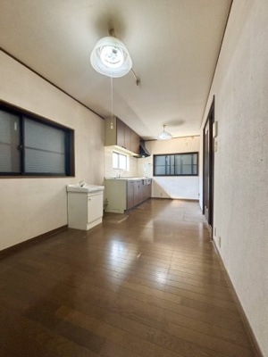 【居間・リビング】 | 旭区赤川３丁目中古戸建 | LDK（約9.0帖）：家族で食卓を囲む、お家の中でも大切な空間です。