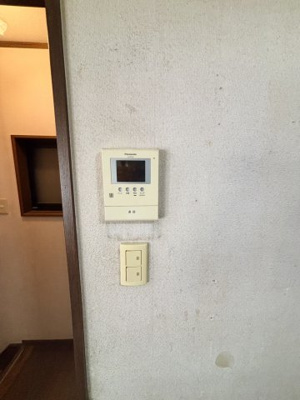 【防犯設備】 | 旭区赤川３丁目中古戸建 | 来訪者の姿が確認できるモニタ付きのインターホンです。