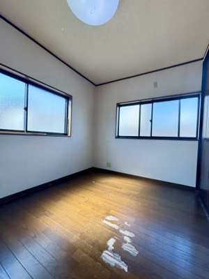 【洋室】 | 旭区赤川３丁目中古戸建 | 洋室（約6.0帖）：二面採光で明るく、風通しの良い洋室です。