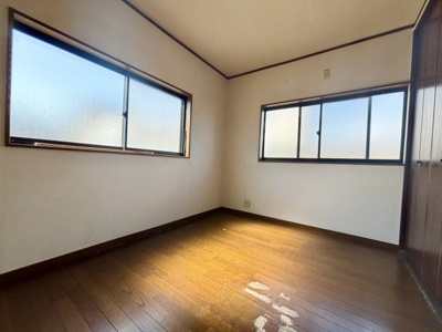 【洋室】 | 旭区赤川３丁目中古戸建 | 洋室（約6.0帖）：フローリングはお直しが必須ですが、弊社ではリフォームのご相談もあわせて承ります！