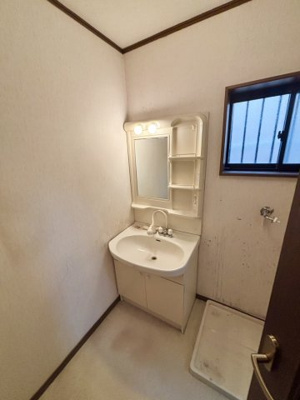 【独立洗面台】 | 旭区赤川３丁目中古戸建 | 日々の身支度に欠かせない独立洗面台。