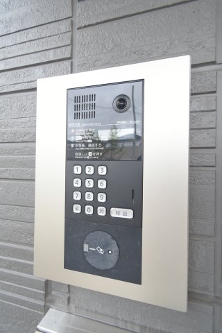 D-ROOM殿城のエントランス