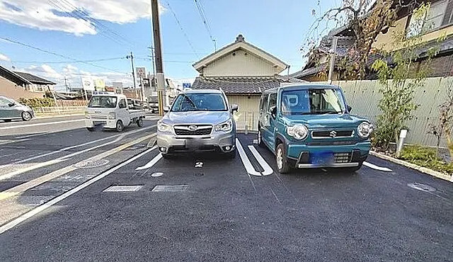 D-ROOM殿城の駐車場