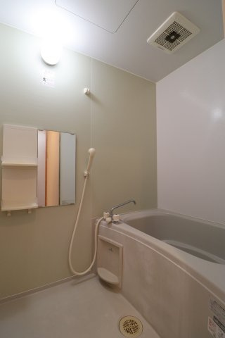 アーニスト新合川の浴室