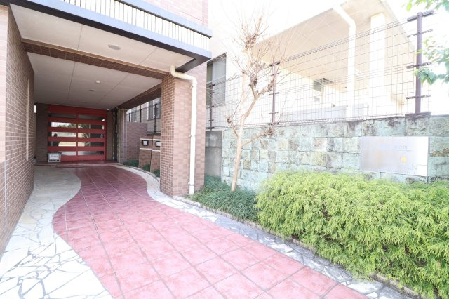 アーニスト新合川のエントランス